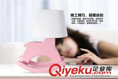 闪迪红马台灯 点亮卧室的时尚艺术之光